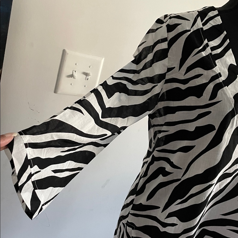 All for Color Women’s Tunic Size L Black White Zebra Print Summer Vacation